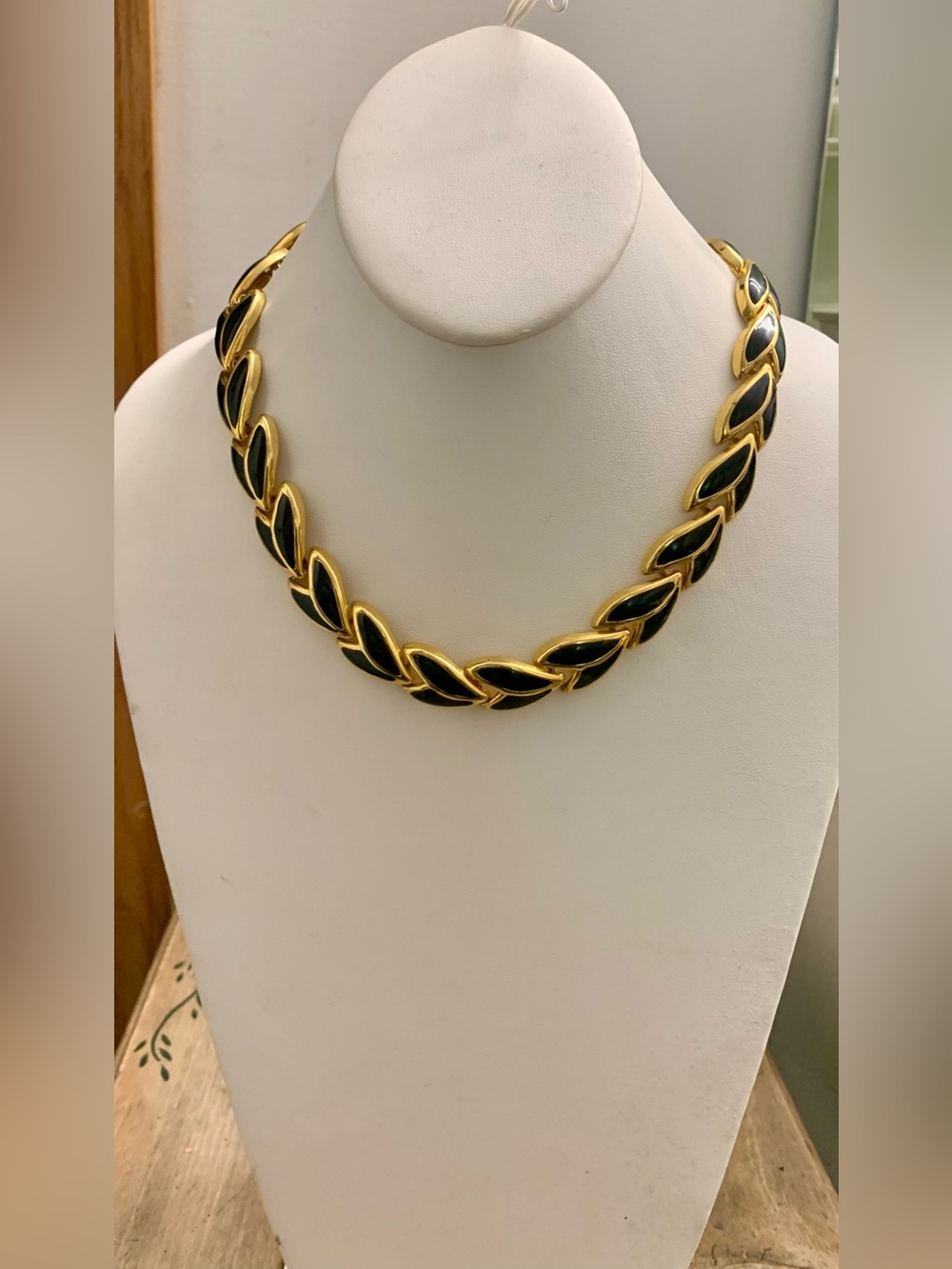Gold and Black Leaf Link Necklace - Women Jewelry - Picture 2 of 5